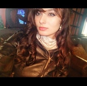 Meet your Posher, Alexis